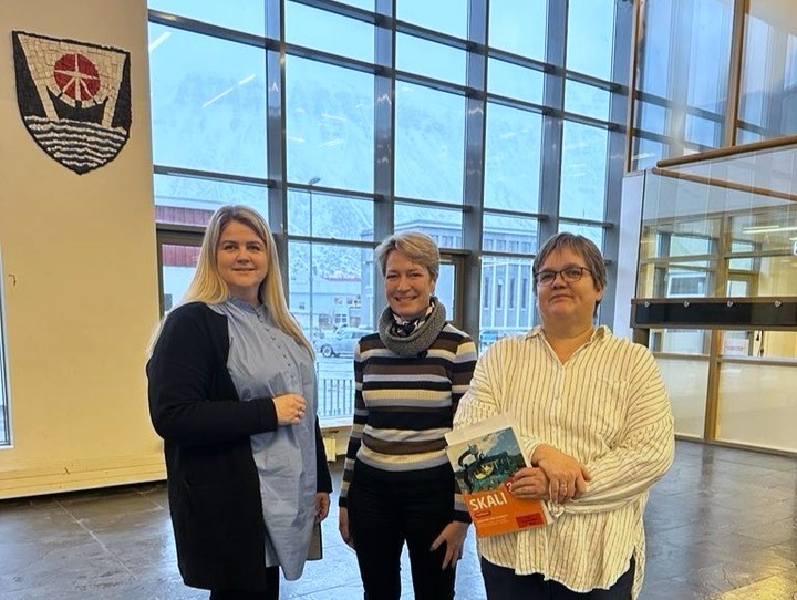 Sigga með Guðnýju Stefaníu aðstoðarskólastjóra og Höllu skólastjóra GÍ.