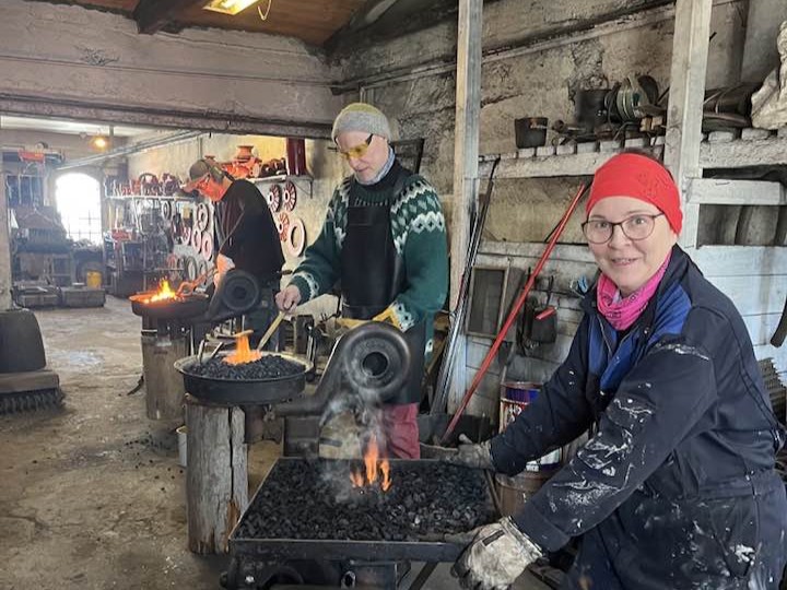 Frá eldsmíðanámskeiðinu á Þingeyri.