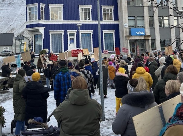 Fjöldafundur á Silfurtorgi.