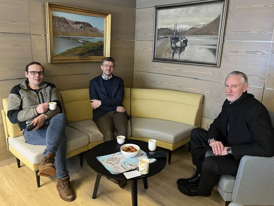 Axel, sviðsstjóri umhverfis- og eignasviðs, leit inná fund okkar Jóns Páls og Braga.