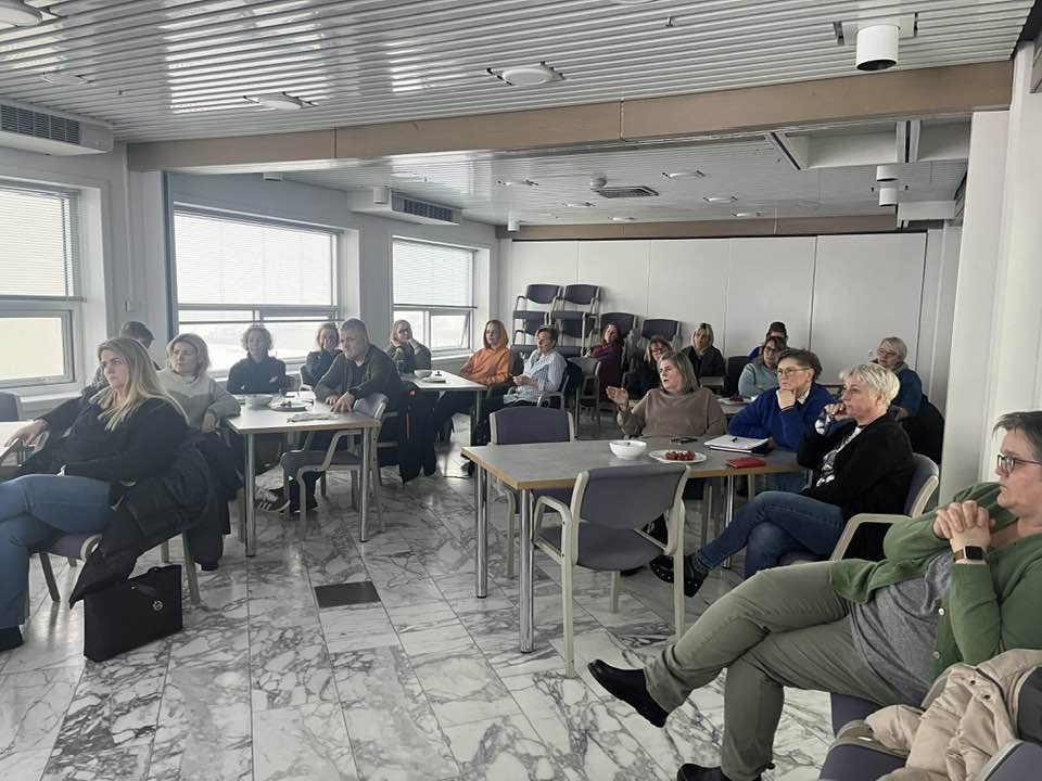 Forstöðumannafundur í fundarsal á fjórðu hæð Stjórnsýsluhússins.