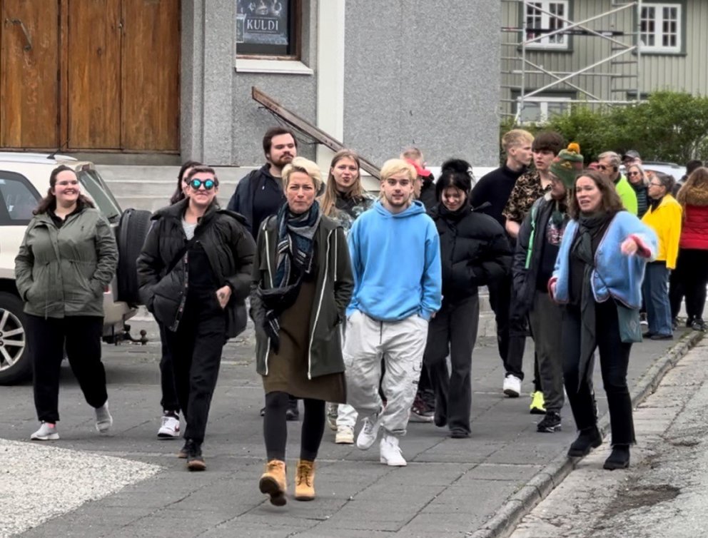 Nemendur Lýðskólans á Flateyri kíktu í heimsókn til bæjarstjóra.