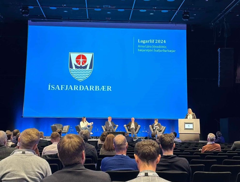 Arna Lára í pontu á ráðstefnunni Lagarlíf.