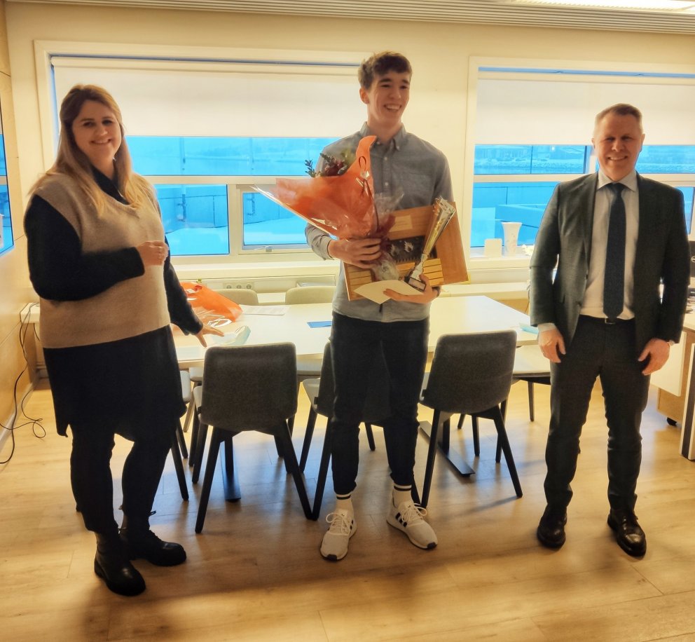 Hafsteinn Már með Guðnýju Stefaníu Stefánsdóttur, formanni íþrótta- og tómstundanefndar og Birgi Gun&hellip;