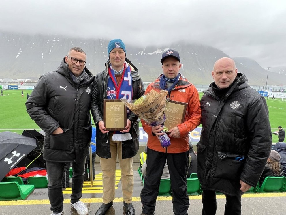 Jörundur Áki Sveinsson, starfandi framkvæmdastjóri KSÍ, Gylfi Ólafsson, formaður bæjarráðs, Svavar Þ&hellip;