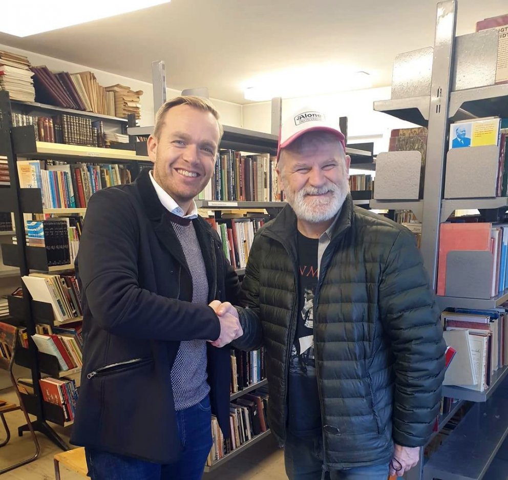 Guðmundur Gunnarsson, bæjarstjóri Ísafjarðarbæjar, og Elfar Logi Hannesson, leikhússtjóri Kómedíulei&hellip;