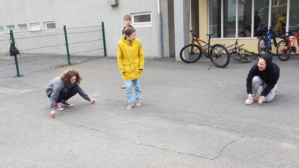 Útistærðfræði við Grunnskólann á Ísafirði. Mynd: GÍ.