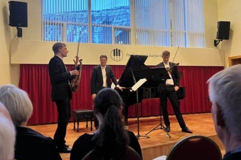 Frach-bræður á tónleikum í Hömrum á Ísafirði.