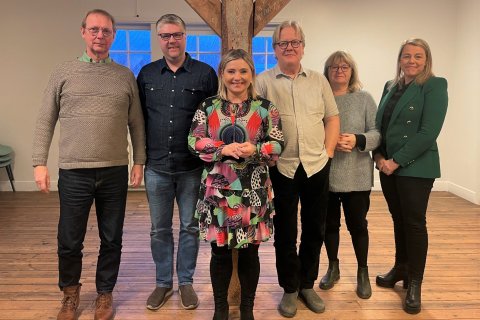 Lilja Alfreðsdóttir menningar- og viðskiptaráðherra ásamt fulltrúum LRÓ, Edinborgarhússins og Örnu L&hellip;