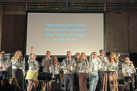 Stútungsnefnd 2026 að taka lokalagið.
