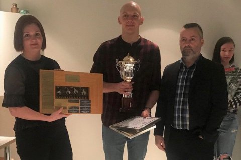 Elísabet Samúelsdóttir, formaður íþrótta- og tómstundanefndar, Mateusz Klóska og Kristján Kristjánss&hellip;