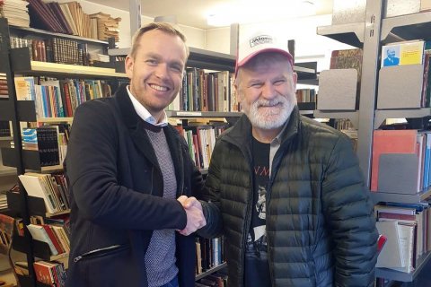 Guðmundur Gunnarsson, bæjarstjóri Ísafjarðarbæjar, og Elfar Logi Hannesson, leikhússtjóri Kómedíulei&hellip;
