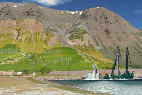 Varnarvirkin séð frá Hafnarstræti. Ráðgerð landmótun til að draga úr sýnileika þeirra og mótun útivi&hellip;